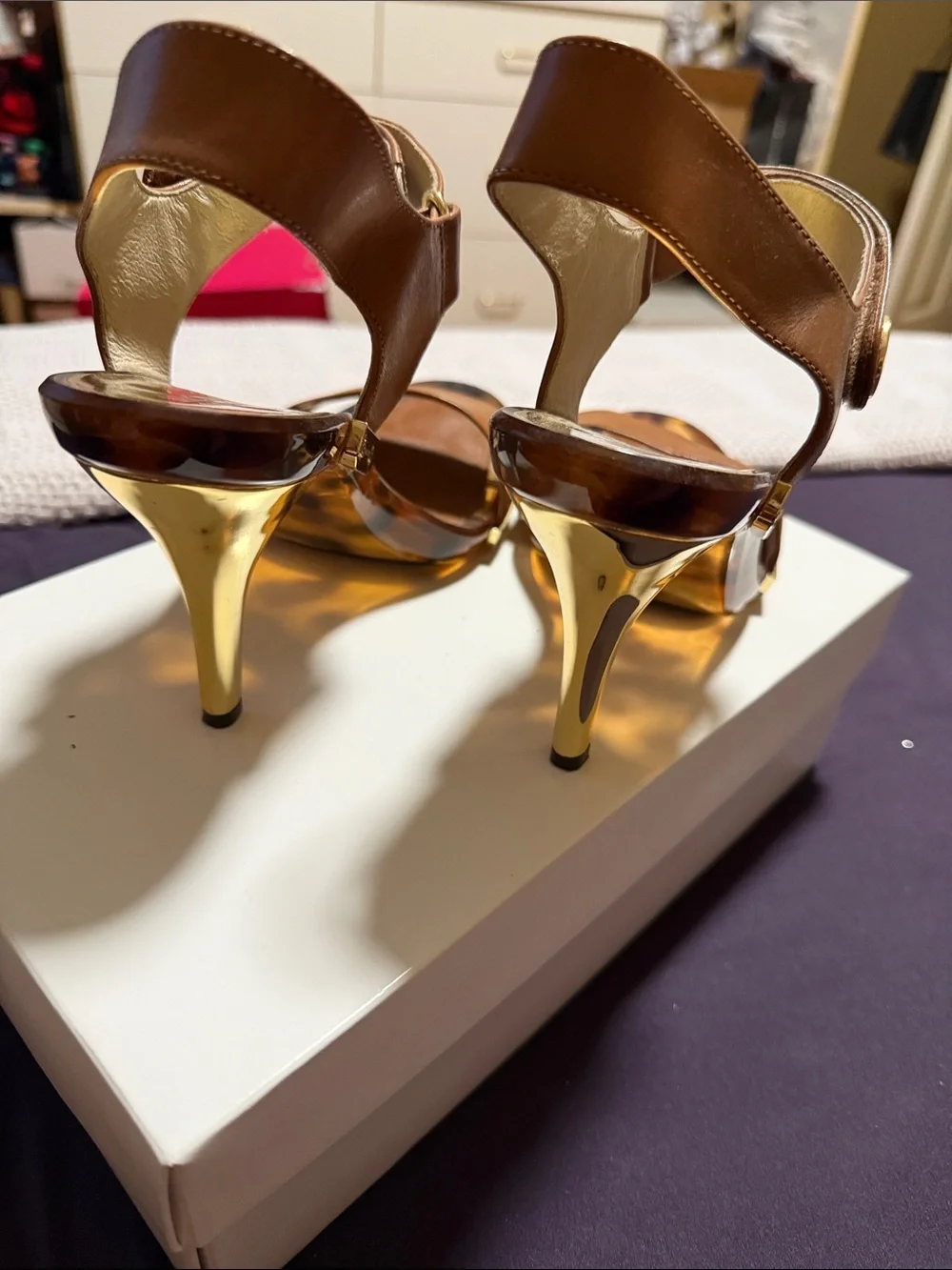 MICHAEL Michael Kors Brown Leather Tortoiseshell (Gold) Heel Sandals. Size 8.5 - Picture 3 of 10